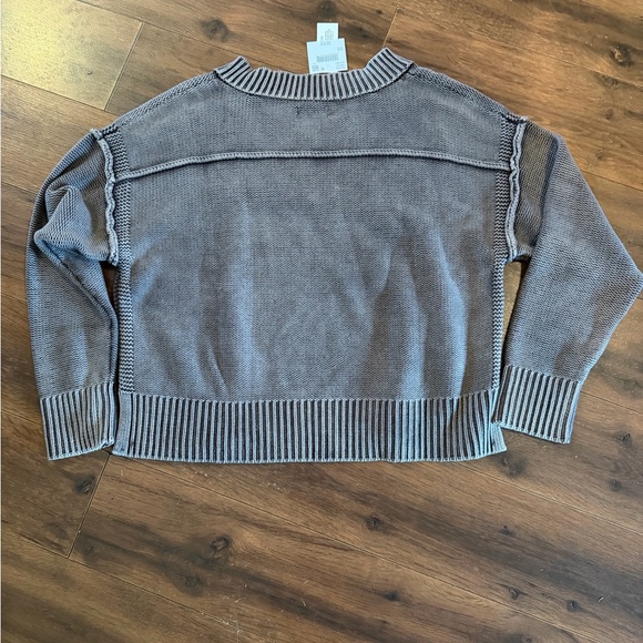 🔥NWT🔥 American Eagle Outfitters Coffee V-Neck Sweater - Picture 6 of 6